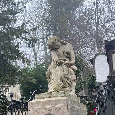 Paris: Père Lachaise Cemetery Guided Walking Tour 4