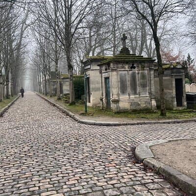 Paris: Père Lachaise Cemetery Guided Walking Tour 5