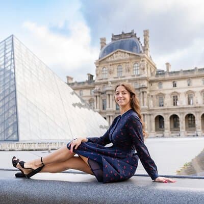 Paris: Premium photoshoot around Louvre 5
