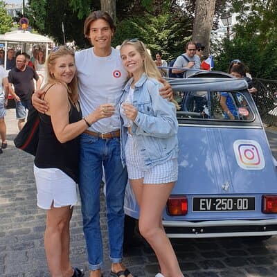 Discovery of Montmartre in a 2CV - 45 min 5