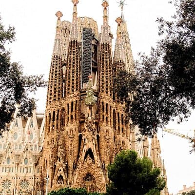 Lights and Shadows of the Sagrada Familia With Ticket And Guide 4