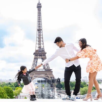 Paris private photoshoot around Eiffel Tower (or Louvre) 2