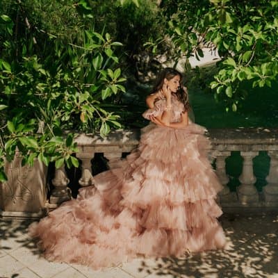 Barcelona: Glamour Wow Dress Photoshoot in Spectacular locations 3