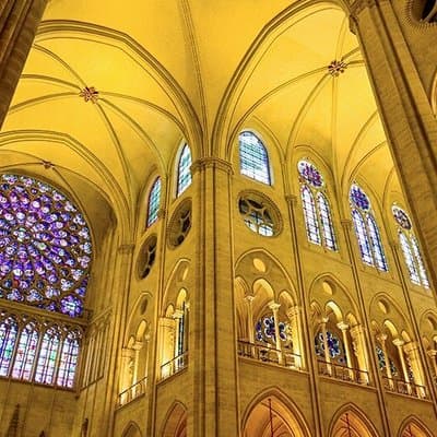 Small Group Notre Dame Tour with Scheduled Entry 3