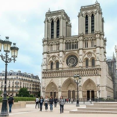 Small Group Notre Dame Tour with Scheduled Entry 4