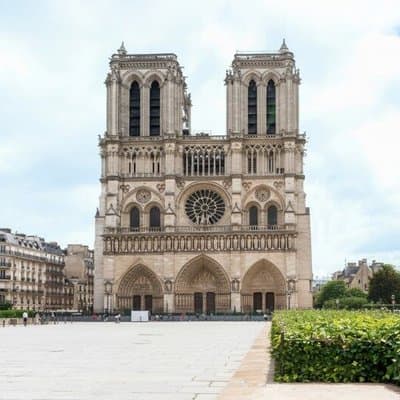 Small Group Notre Dame Tour with Scheduled Entry 5