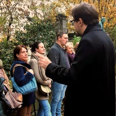 Father-Lachaise stories and mysteries told by an actor 4