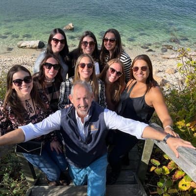 North Fork Full Day Private Wine & Food Tour by Local Expert