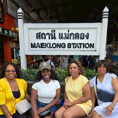 Private Tour to Railway Market and Floating Market 4