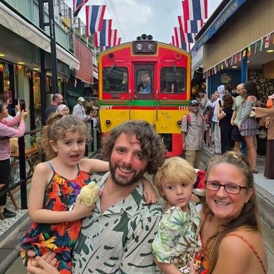 Private Tour to Railway Market and Floating Market