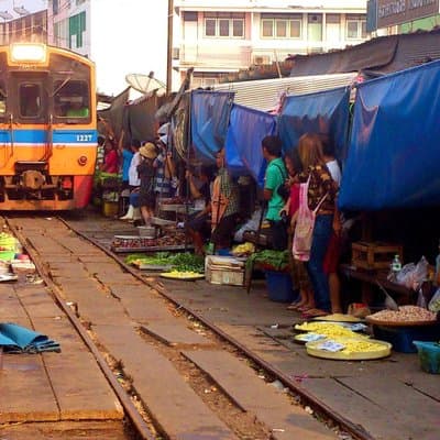 The Best of Damnoen Saduak (Floating) & Maeklong (Railway) Market 2