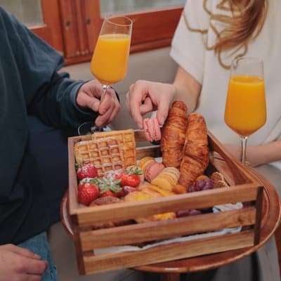 Amsterdam: 1.5-Hour Cozy Morning Breakfast Canal Cruise 2