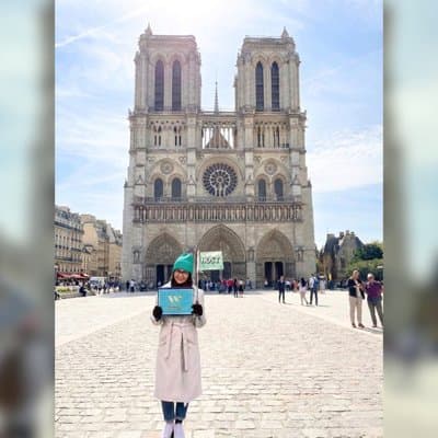 Notre Dame Interior Tour with Crypt, Macaron or Lunch 5