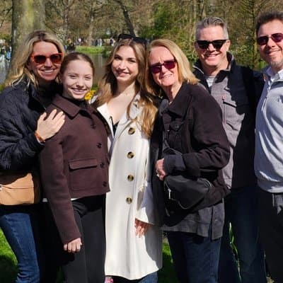 Private Tour in Van from Amsterdam to Keukenhof & Tulip Fields 2