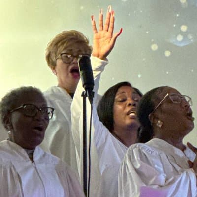Gospel Mass and Harlem Walking Tour in French in Small Group