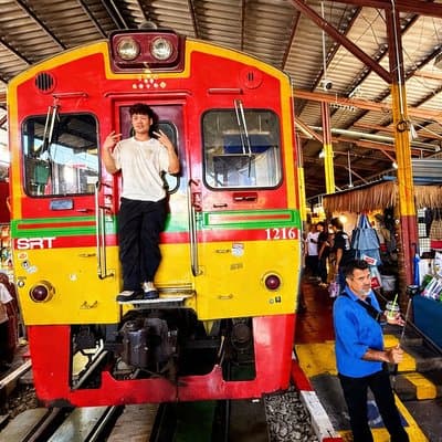 Private Floating Market and Maeklong Railway Market Day Tour