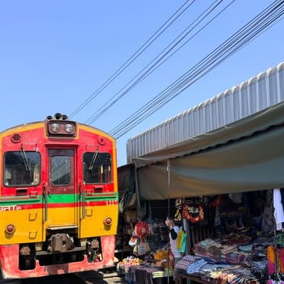 Private Floating Market and Maeklong Railway Market Day Tour 4