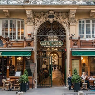 Paris Private Tour: Hidden Gems and Trendy Quarters with Coffee