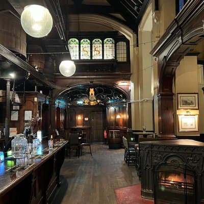 London Historic Pubs Private Tour With Free Drinks! 5