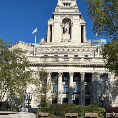Money and Power in the City Sightseeing Tour 2
