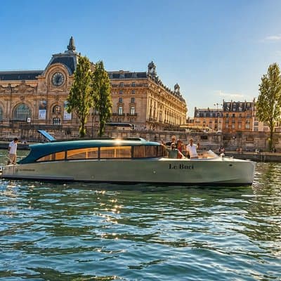 Private VIP cruise with champagne tasting and macaroon 4