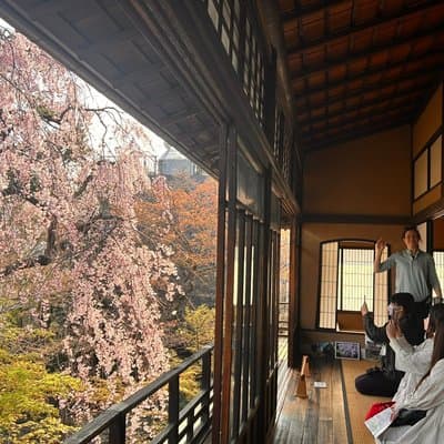 TOKYO 4hr Hidden Gardens Tour Guided by a Gardener E-bike or Walk 5