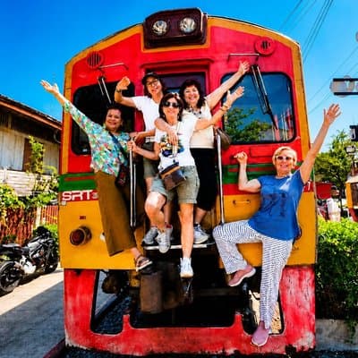 Bangkok: Floating Market, Maeklong Train Market & Dragon Temple